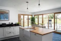 Stylish 4-Bed Cottage with Garden & Wood-Burner Hotels in Saint Martin-in-Meneage