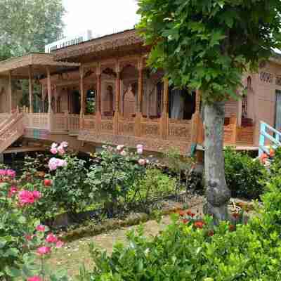 The Heritage Group of Houseboats Hotel Exterior