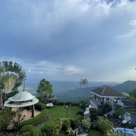 The Lakeview Suites