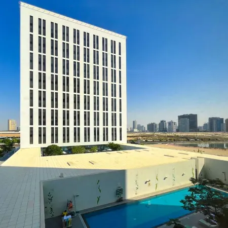 Element Me'aisam Dubai, A Marriott Hotel Отели рядом с достопримечательностью «Комплекс Дубай-Студио-Сити»