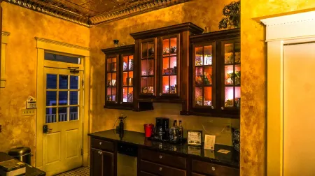 Isetta Inn (Boutique Hostel)