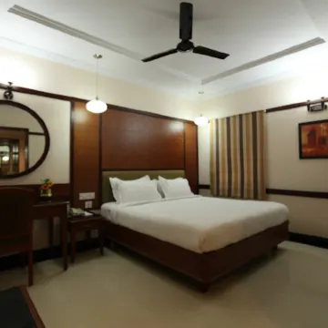 New Woodlands Hotel โรงแรมใกล้Stella Maris College