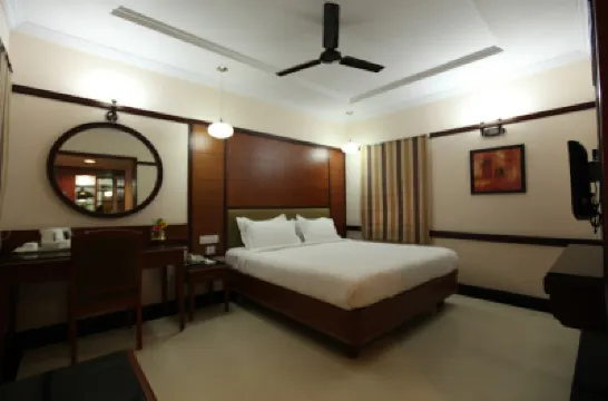 New Woodlands Hotel Hotels near Kapaleeshwarar Temple