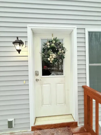 Charming 3-bedroom guest suite in Locke NY 15 minutes to Cornell University Отели в г. Лансинг