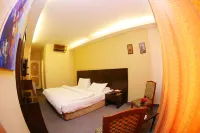 Le Marly Hotel