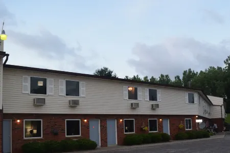 Attican Motel - Attica - Batavia - Warsaw - Darien Lake Отели в г. Беннингтон