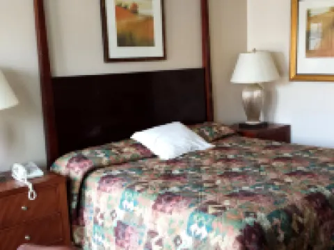 Executive Inn & Suites Hotels in Lakeview