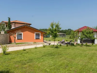 Attractive Holiday Home with Pool, Hot Tub, Patio, Courtyard