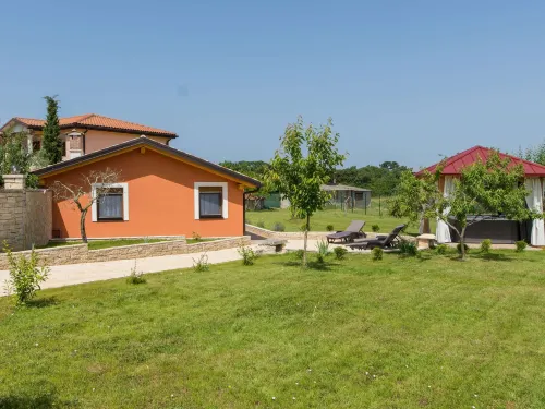 Attractive Holiday Home with Pool, Hot Tub, Patio, Courtyard