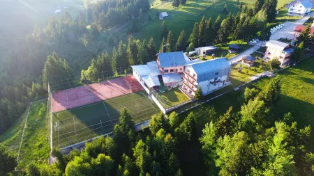 Resort EuroPark Fundata Отели в г. Ширня