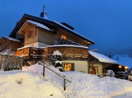 Les Chalets de La Griyotire Отели в г. Нотр-Дам-де-Белькомб