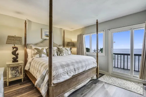 Pinnacle Port by Book That Condo