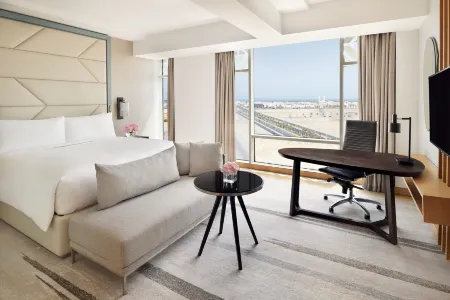 Crowne Plaza Jeddah Al Salam Отели рядом с достопримечательностью «Al Rahmah Mosque»