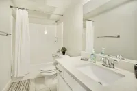 New Furnished 2Bd Apt Great for Long Stays Hotels in Vineyard