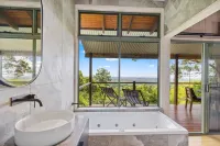 Treetops Seaview Montville Hotels in Mapleton
