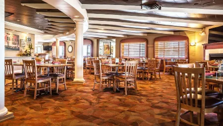 Magnuson Grand Pioneer Inn and Suites Отели в г. Bay de Noc Township