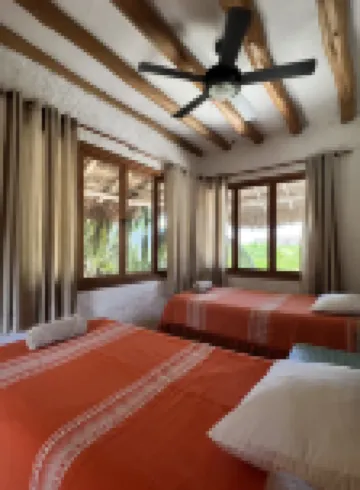 エンスエーニョ ホルボックス アンド ビーチ クラブ