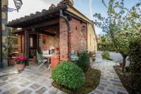 Rosyabate Cottage, with Private Garden and Views Between Lucca and Pistoia