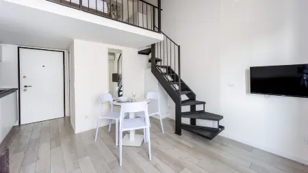 Italianway - the B Village Superior Отели рядом с достопримечательностью «Национальный музей науки и технологий Леонардо да Винчи»