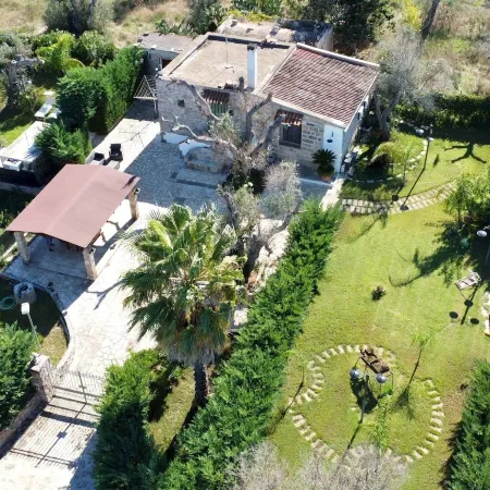 Villa Piana - Con Piscina ed Ampio Giardino Privato