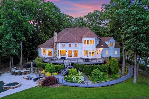 아반트스테이의 파라다이스 포인트 레이크프론트 + 전망 + 놀이터