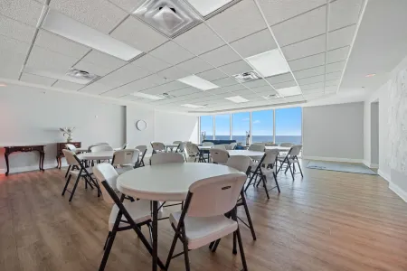 San Carlos Unit 607 Отели рядом с достопримечательностью «W Beach Blvd»