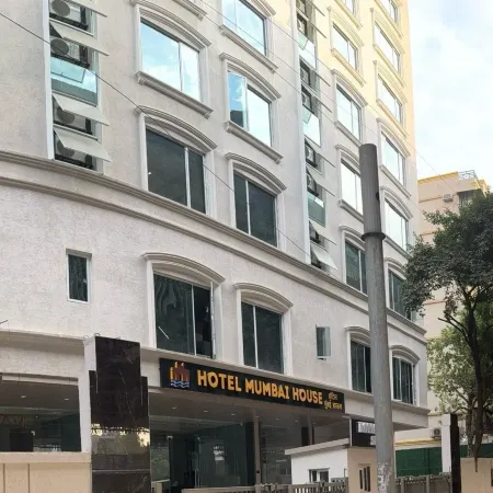 HOTEL MUMBAI HOUSE VALNAI MALAD Отели рядом с достопримечательностью «Пляж Акса»