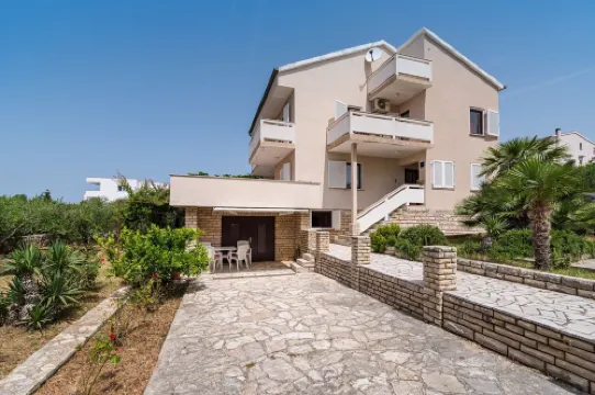 Apartment Ljubica with Nice Garden 2