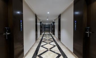 Hotel Saffron Crest