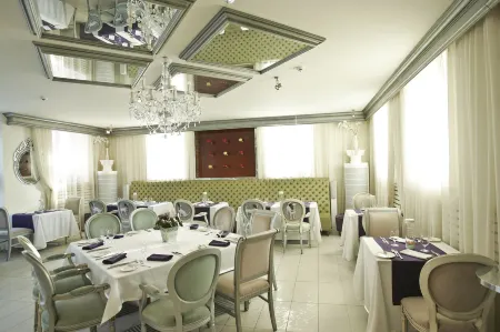 Boutique Hotel Mama Отели рядом с достопримечательностью «Сосны Райниса»