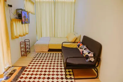 Yellow Cube at Lumut Cube Homestay Kontena