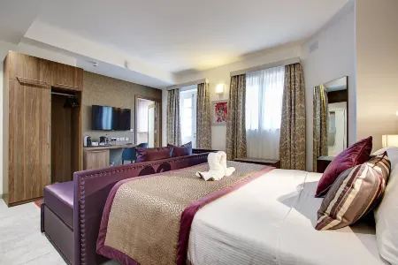 Palazzo Paolina Boutique Hotel Отели рядом с достопримечательностью «Каса-Рокка-Пиккола»