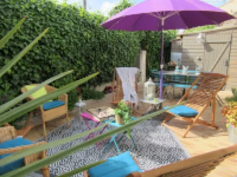 LA BELLE VIE in PROVENCE between  Marseille and Carry-le-Rouet, 5Km from the sea Hotels in Le Rove