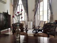 Spacious apartment with free wifi and view of San Francisco Square
