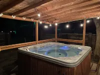 Cozy Cabin With Hot Tub Near River