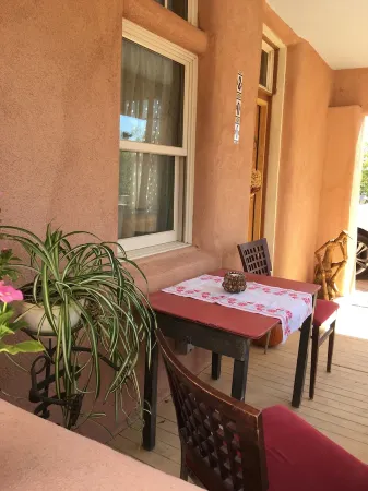 Casa de San Pasquale, 1800s restored terones adobe Отели рядом с достопримечательностью «Альбукерке Ботаникал Гарден»