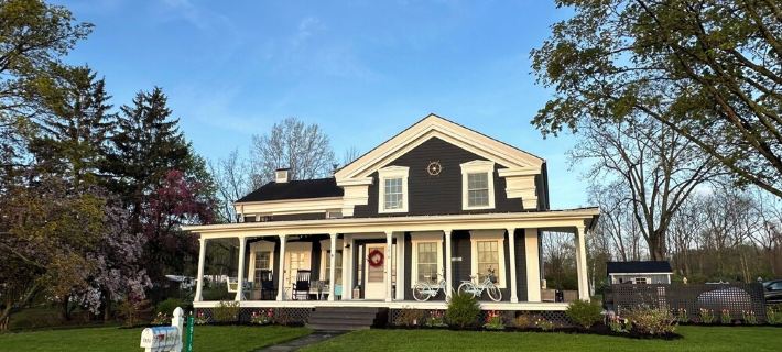 Waterfront Cayuga Lake Farmhouse - Lower Spring and Summer Rates Ξενοδοχεία στην πόλη Seneca County