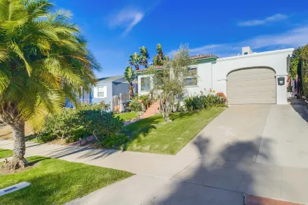 Cozy Beach Studio – Sleeps 2, Walk to Ocean Отели рядом с достопримечательностью «Пойнт Лома»