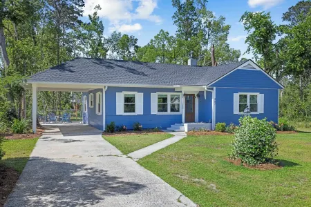 Charming Guest Favorite•Fenced Yard•Close to Sgmc & Vsu•Luv Pets•Gas Fire Pit