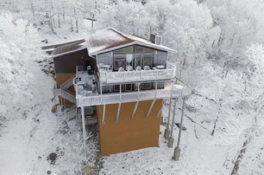 Spectacular Mountain Views and Hot Tub - Elegant Retreat