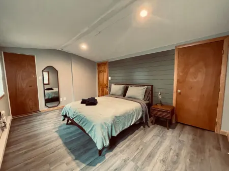 Exclusive Views and Cozy Deck Retreat - Stunning Lakefront Escape