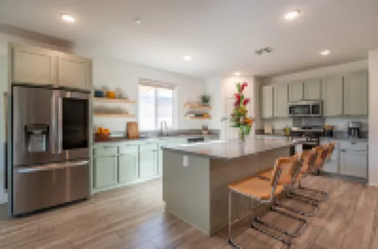 Luxurious Backyard with Heated Pool and Spa - Stunning Oasis