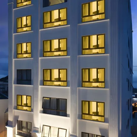 La Casa Hotel Nha Trang Отели рядом с достопримечательностью «Пляж Хон-Чонг»