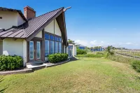 Spectacular Ocean Views and Beach Gear Rentals - Charming Oasis