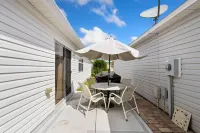 Golf Cart and Modern Amenities Included - Stylish Tranquil Retreat