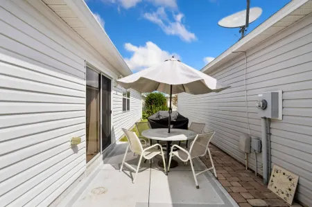 Golf Cart and Modern Amenities Included - Stylish Tranquil Retreat