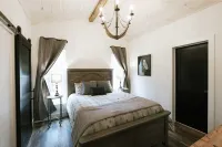 Hot Tub & WiFi - Large Family Cabin - Honeysuckle Bridge - Red River Gorge, Kentucky!