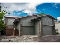 Scenic Balcony and Spacious Outdoor Area - Charming Escape Hôtels à : Township 1