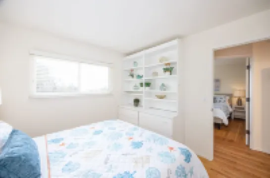 Panoramic Ocean Views and Culinary Delights - Charming Coastal Retreat