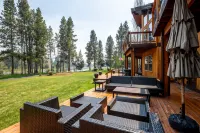 River Access and Private Hot Tub - Stunning Mountain Lodge